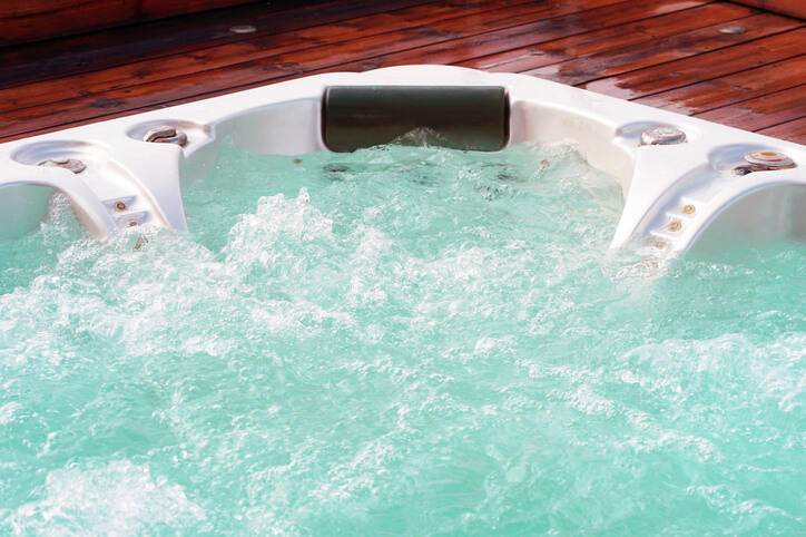 5 reasons to invest in a hot tub this summer